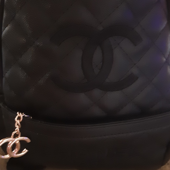 Backpack - Picture 2 of 9